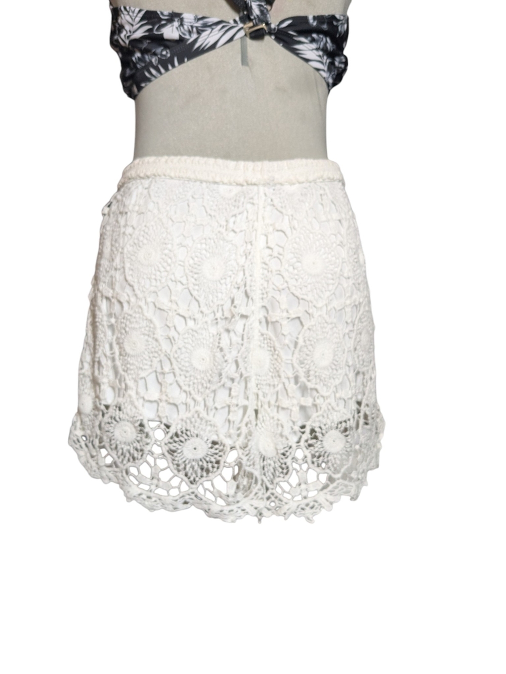 Lace-Trim White Sleep Shorts - Unbranded
